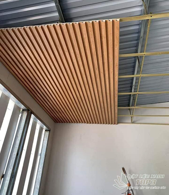 nhựa giả gỗ ốp trần nhà